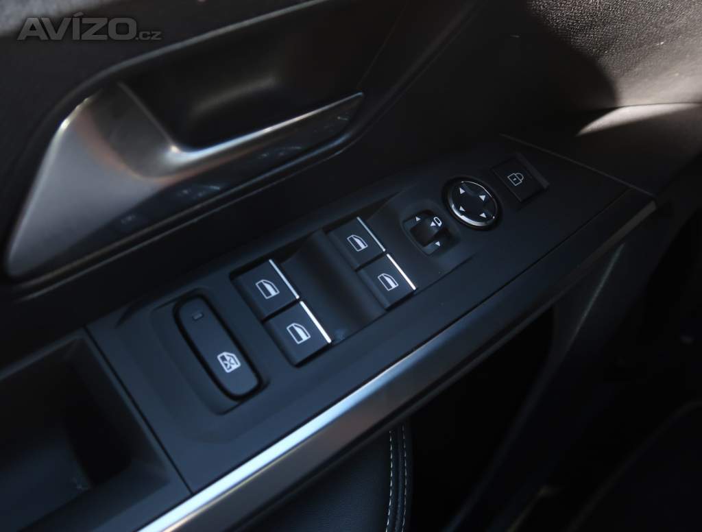 Foto inzerátu Peugeot e-3008 73 kWh