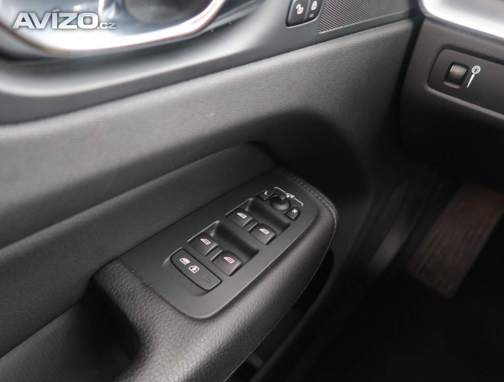 Foto inzerátu Volvo XC60 B4 AWD
