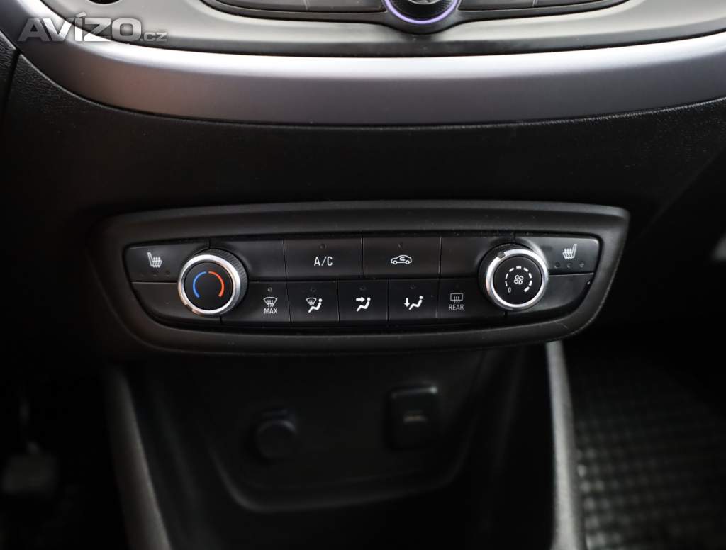 Foto inzerátu Opel Crossland 1.2 Turbo