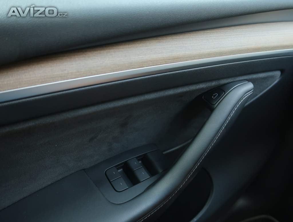 Foto inzerátu Tesla Model Y Long Range AWD 75kWh