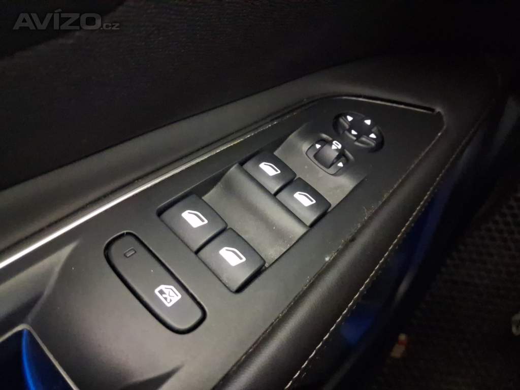 Foto inzerátu Peugeot 3008 1.2 PureTech
