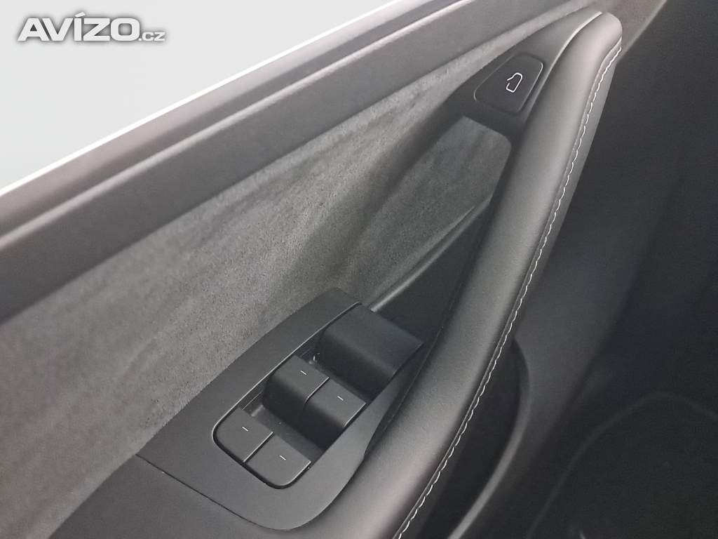 Foto inzerátu Tesla Model Y Long Range AWD 79kWh