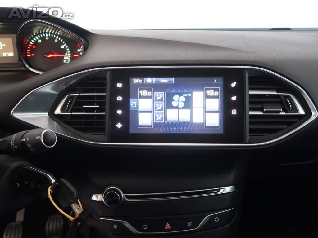 Foto inzerátu Peugeot 308 1.2 e-THP