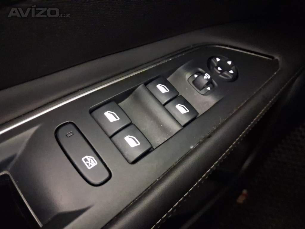Foto inzerátu Peugeot 3008 1.2 PureTech
