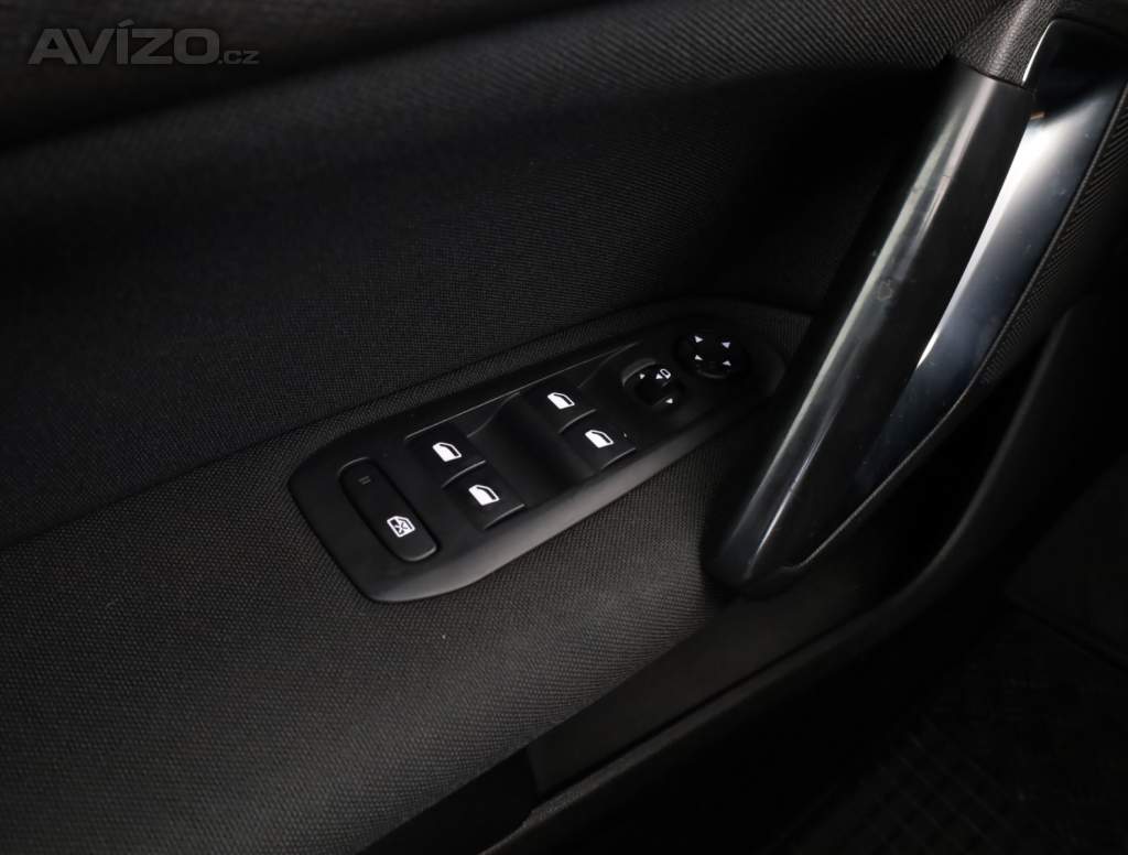 Foto inzerátu Peugeot 308 1.2 e-THP