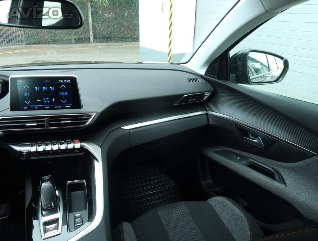 Foto inzerátu Peugeot 5008 PureTech 130