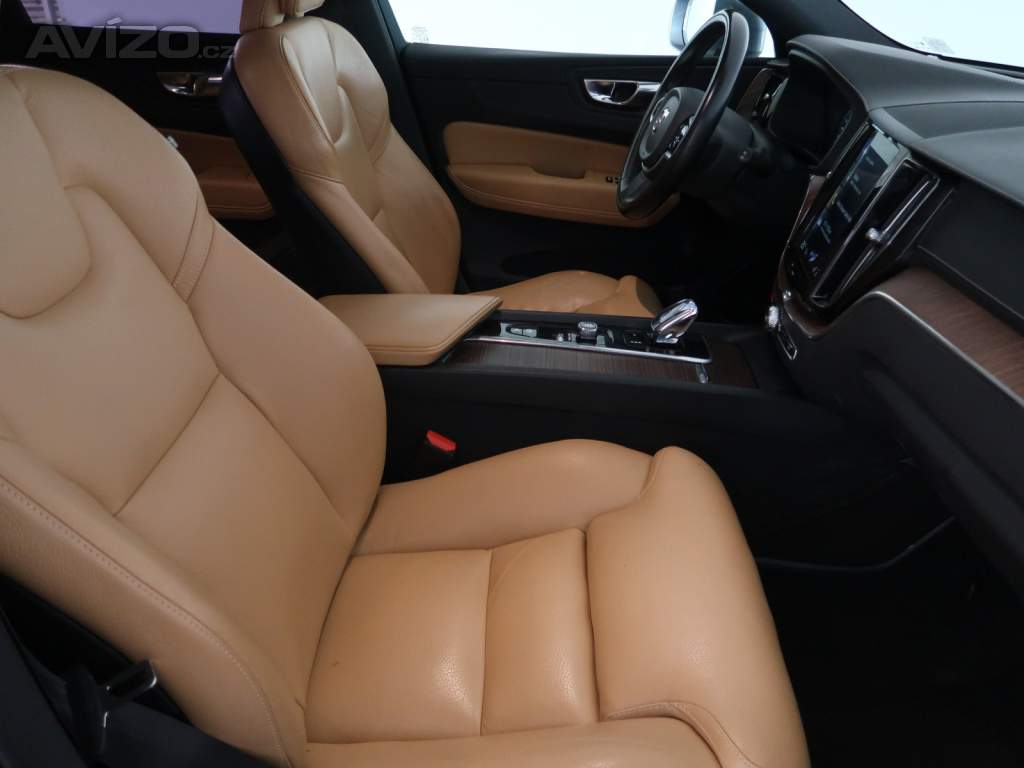 Foto inzerátu Volvo XC60 B4 AWD