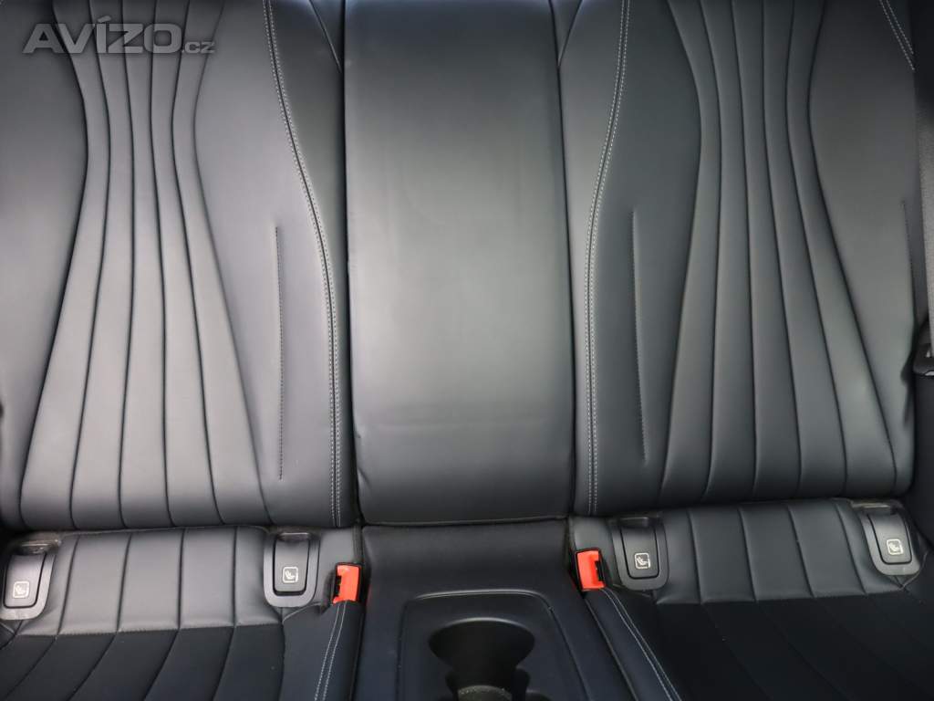 Foto inzerátu Mercedes E E 200 4MATIC