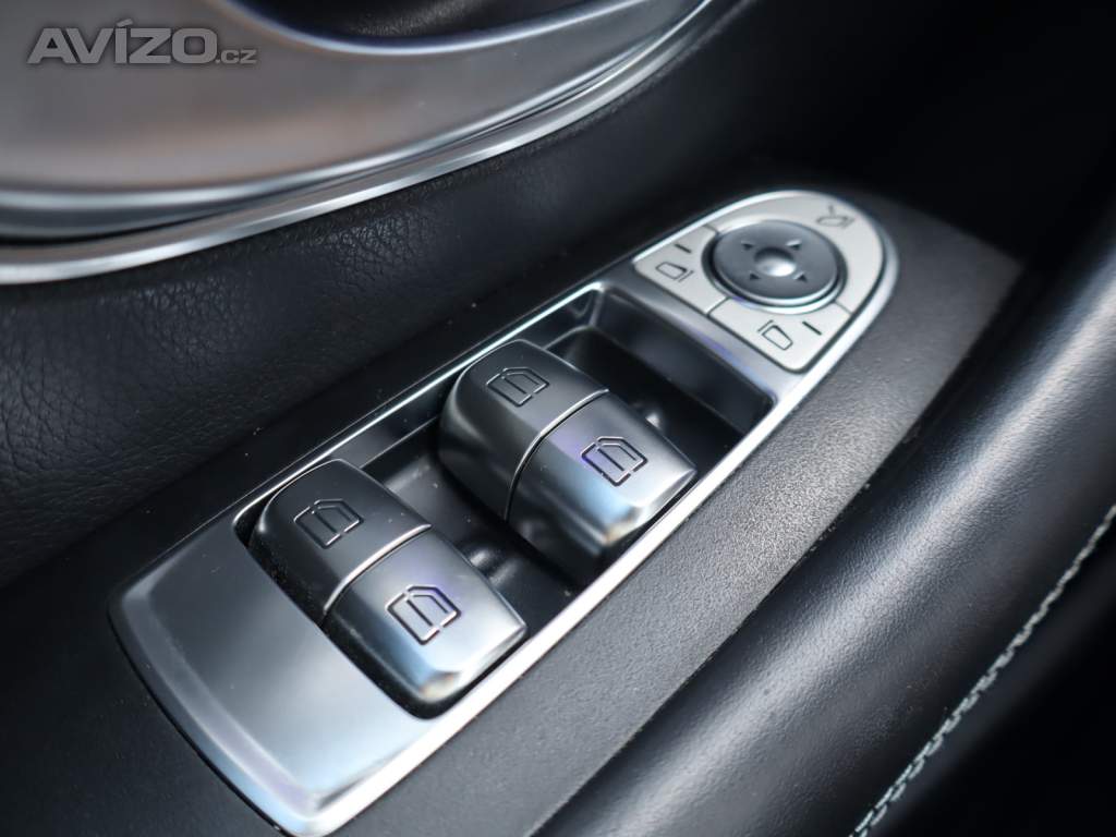 Foto inzerátu Mercedes E E 200 4MATIC