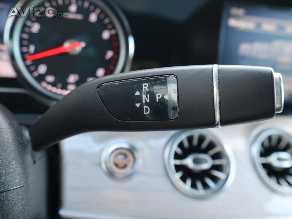 Foto inzerátu Mercedes E E 200 4MATIC
