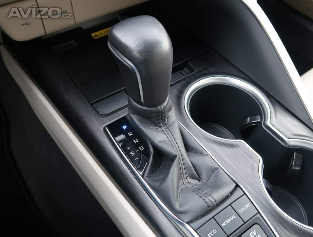 Foto inzerátu Toyota Camry 2.5 Hybrid