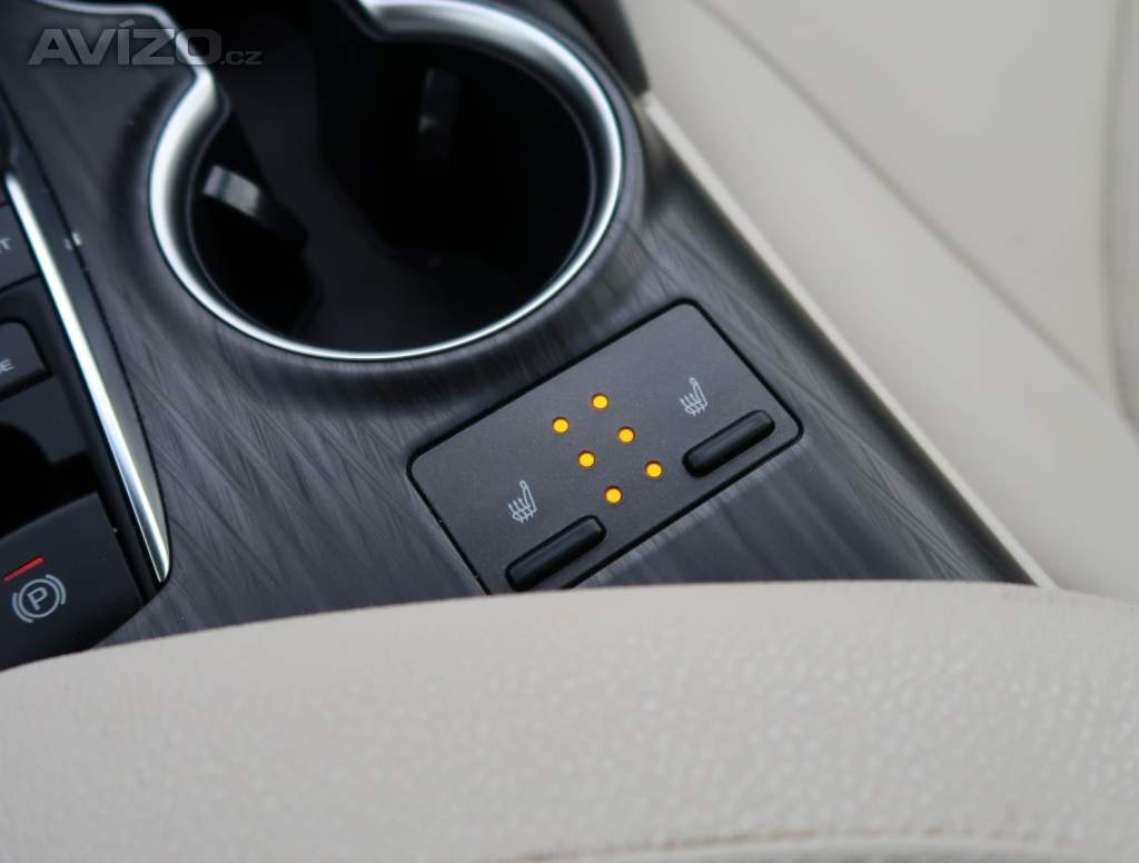 Foto inzerátu Toyota Camry 2.5 Hybrid