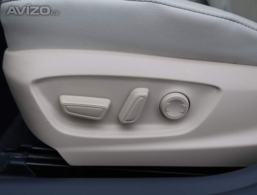 Foto inzerátu Toyota Camry 2.5 Hybrid