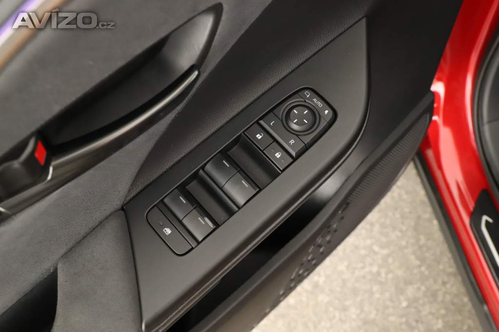 Foto inzerátu Toyota C-HR 2.0 Plug-in