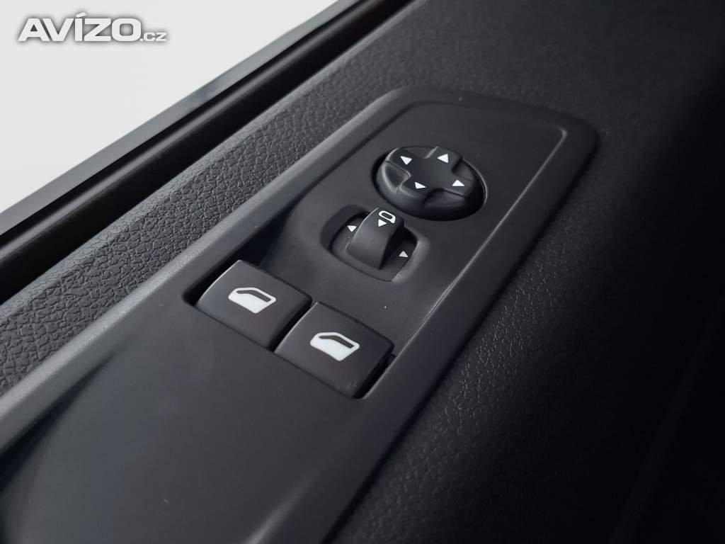 Foto inzerátu Peugeot Traveller 2.0 BlueHDi