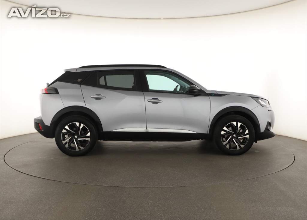 Foto inzerátu Peugeot e-2008 50 kWh