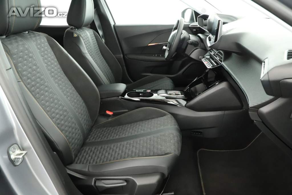 Foto inzerátu Peugeot e-2008 50 kWh