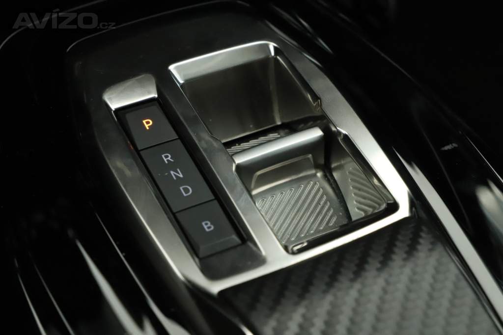 Foto inzerátu Peugeot e-2008 50 kWh