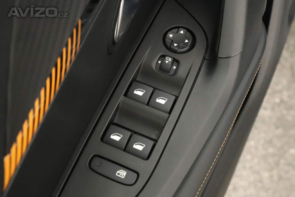 Foto inzerátu Peugeot e-2008 50 kWh