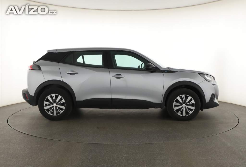 Foto inzerátu Peugeot e-2008 50 kWh