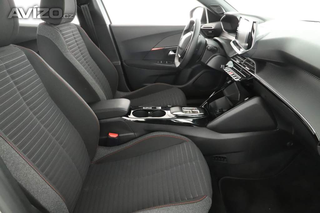 Foto inzerátu Peugeot e-2008 50 kWh