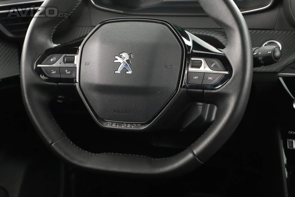 Foto inzerátu Peugeot e-2008 50 kWh