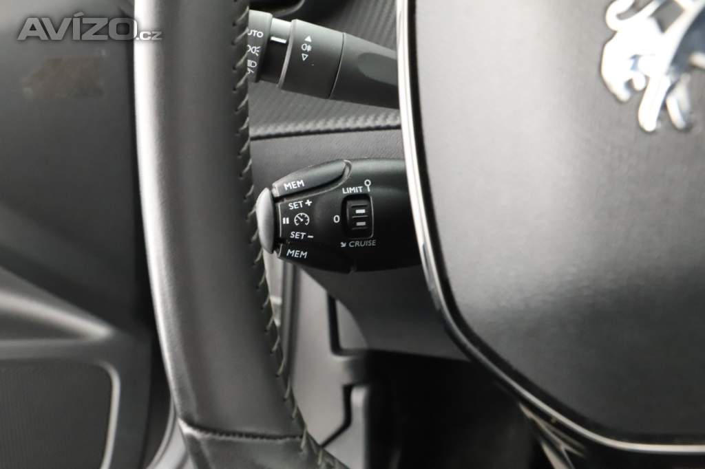 Foto inzerátu Peugeot e-2008 50 kWh