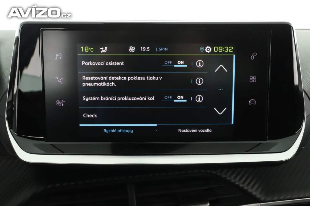 Foto inzerátu Peugeot e-2008 50 kWh
