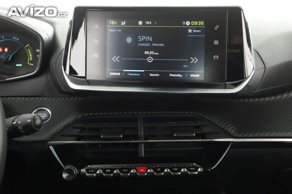 Foto inzerátu Peugeot e-2008 50 kWh