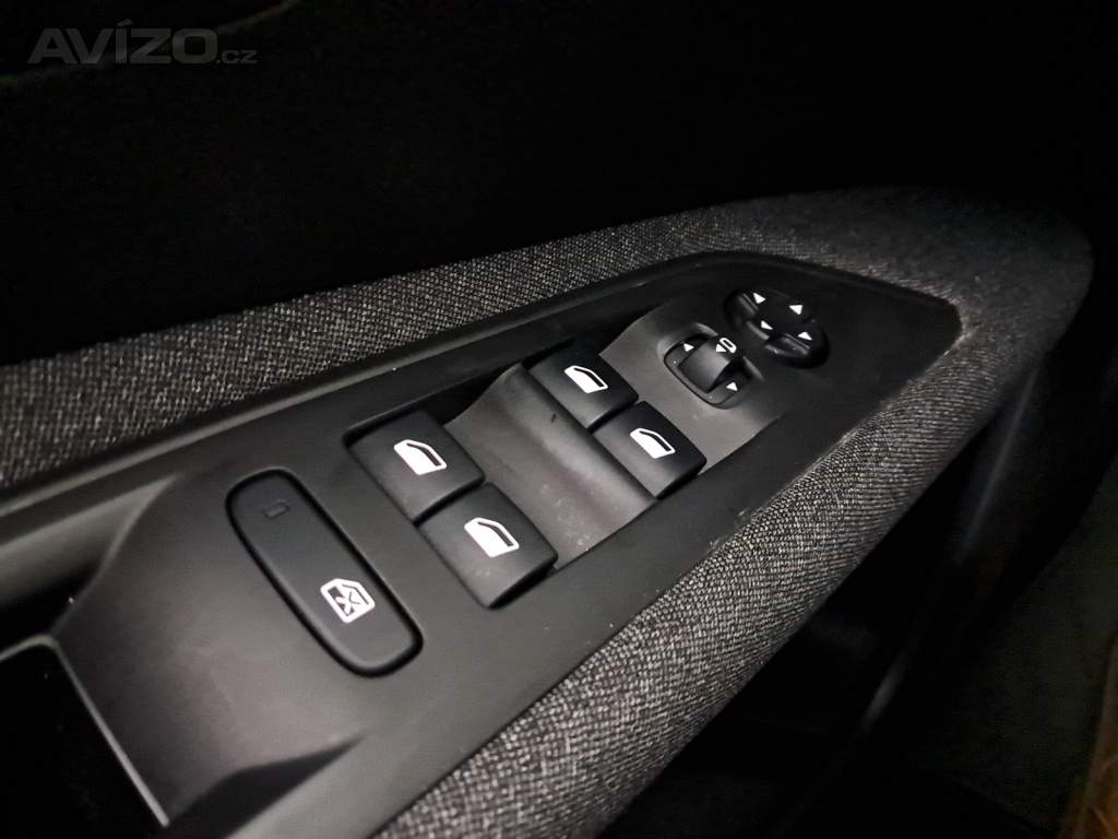 Foto inzerátu Peugeot 3008 1.2 PureTech