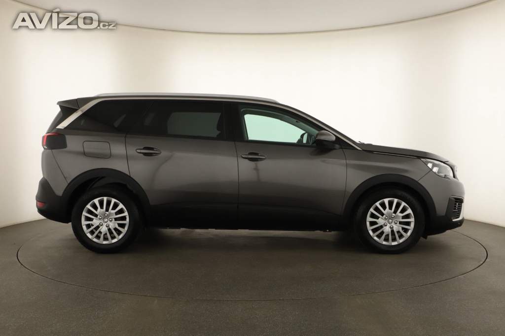 Foto inzerátu Peugeot 5008 PureTech 130