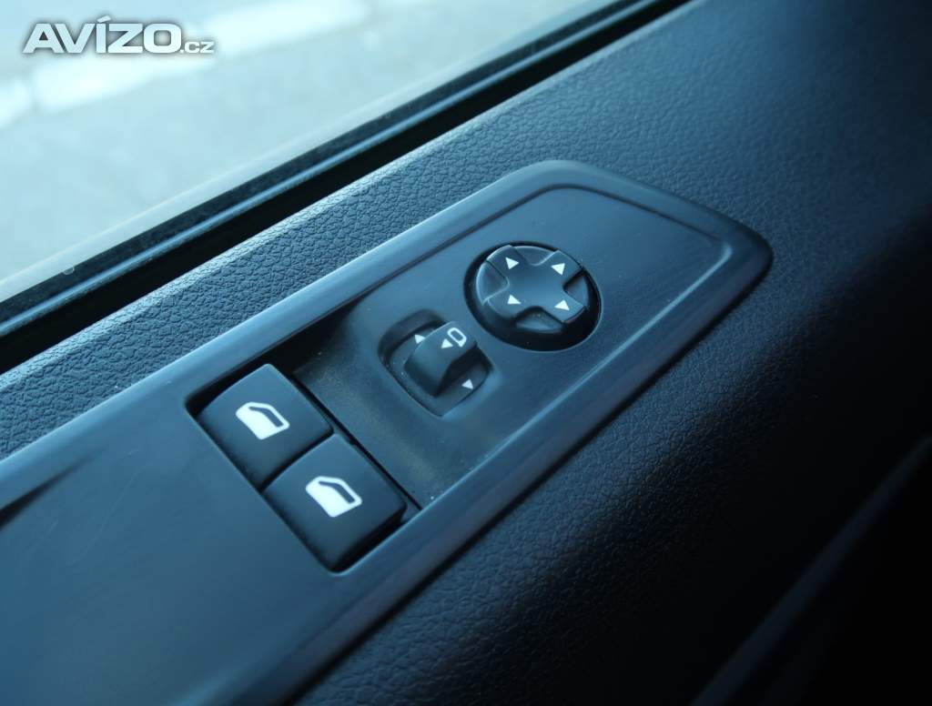 Foto inzerátu Peugeot Traveller 2.0 BlueHDi