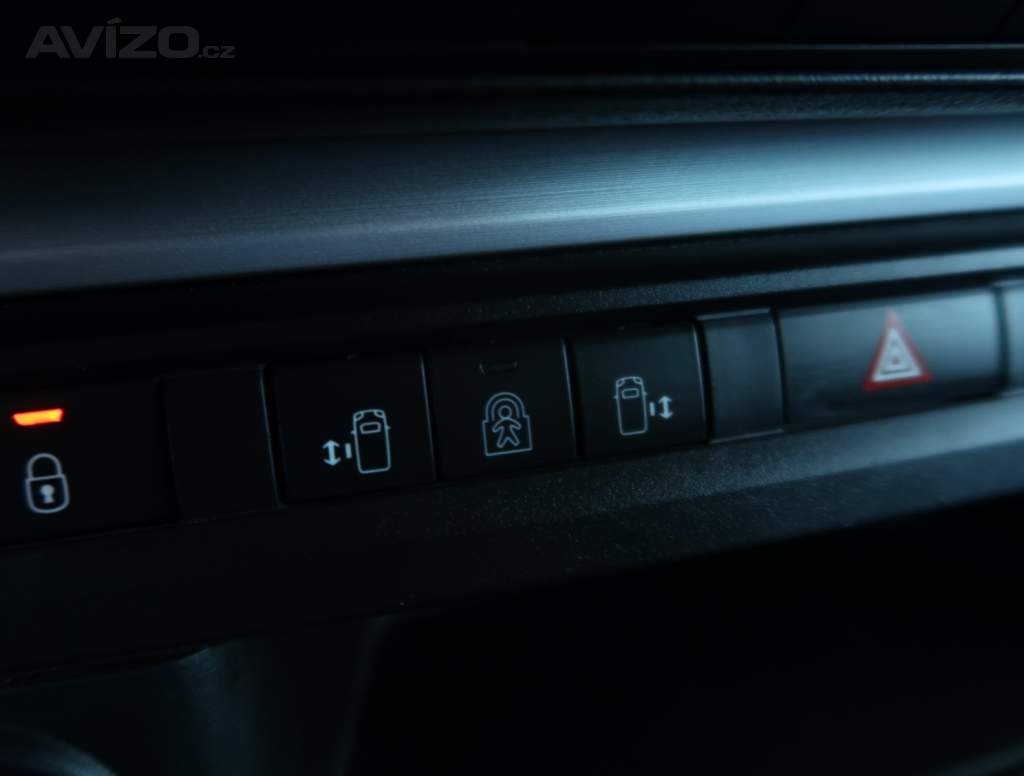 Foto inzerátu Peugeot Traveller 2.0 BlueHDi