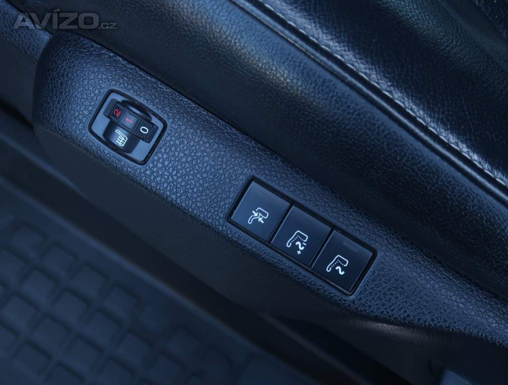 Foto inzerátu Peugeot Traveller 2.0 BlueHDi
