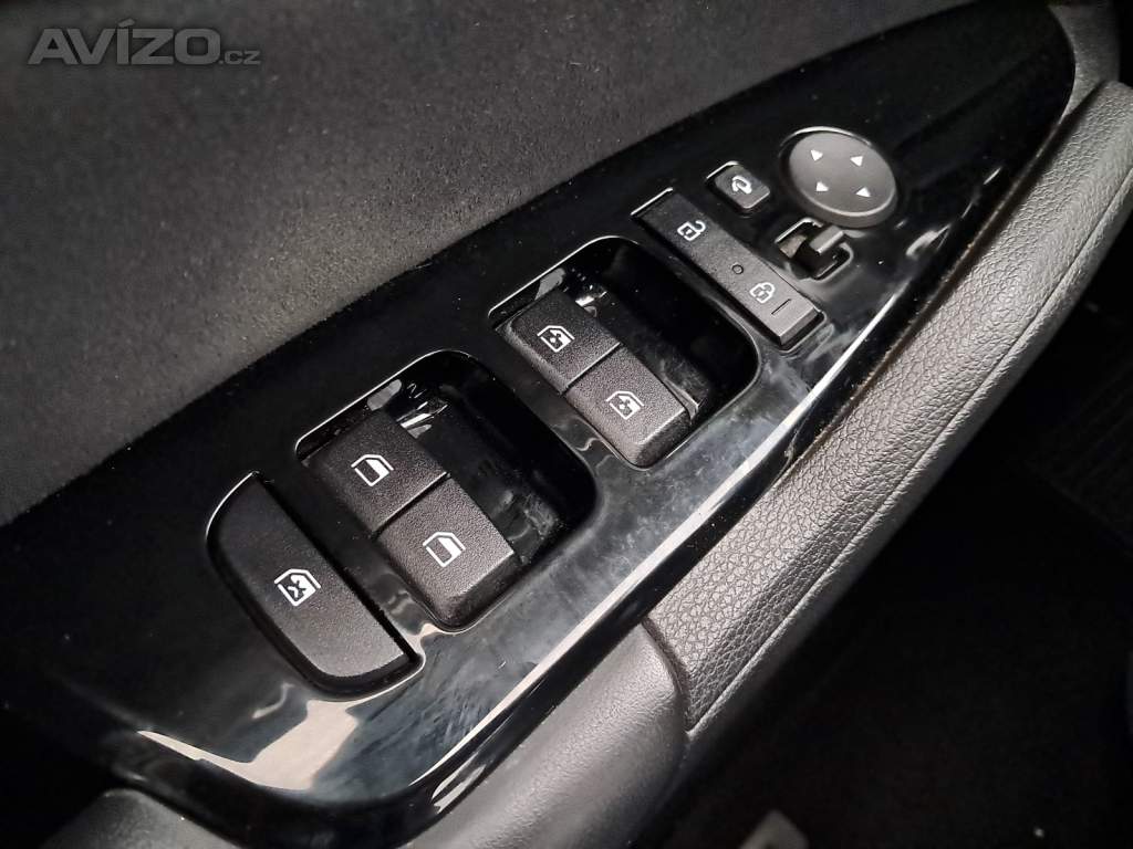 Foto inzerátu Kia Sportage 1.6 T-GDI MHEV