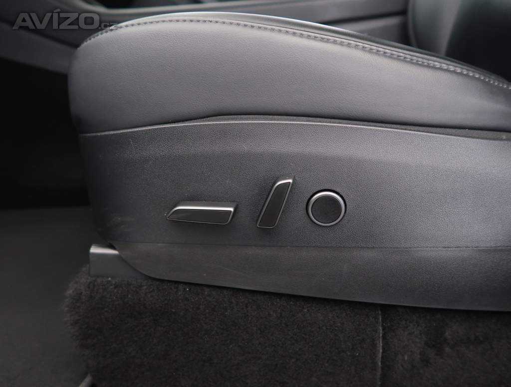Foto inzerátu Tesla Model Y Long Range AWD 79kWh