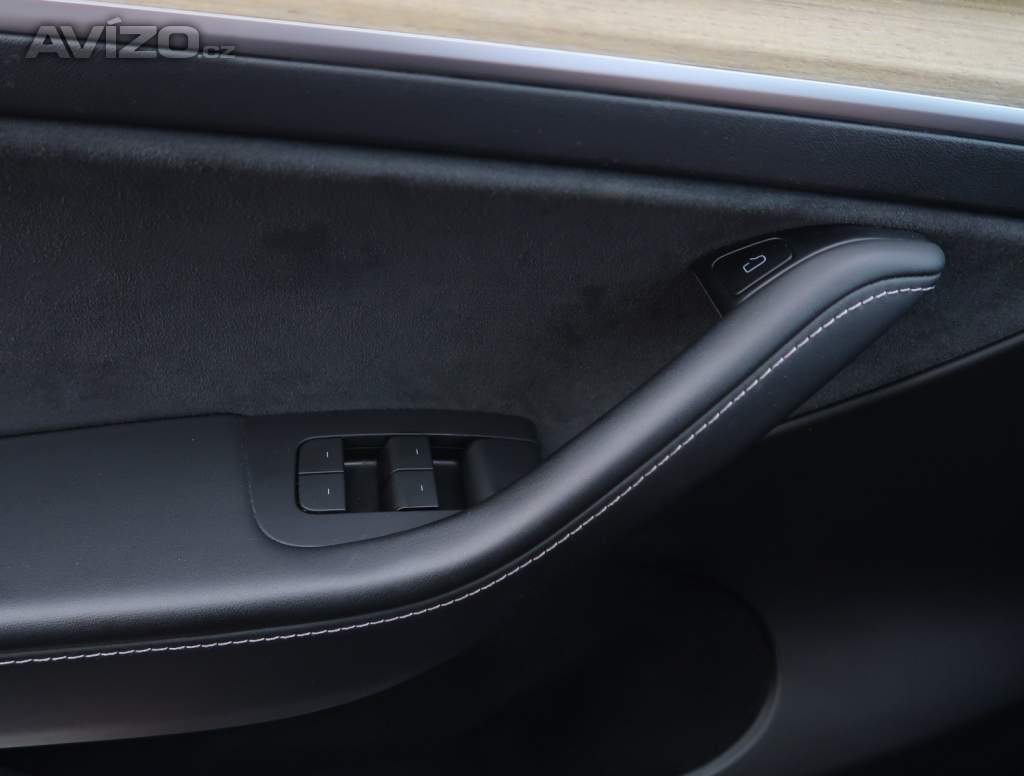 Foto inzerátu Tesla Model Y Long Range AWD 79kWh
