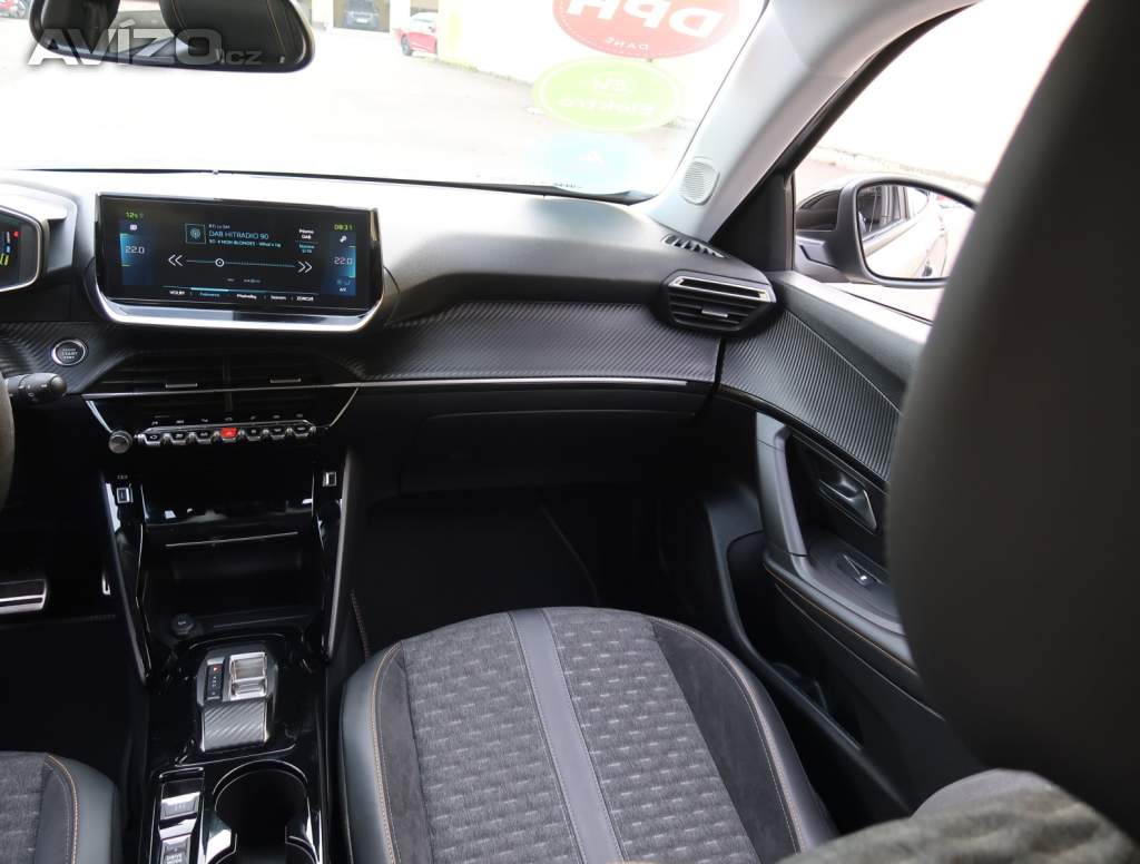 Foto inzerátu Peugeot e-2008 50 kWh