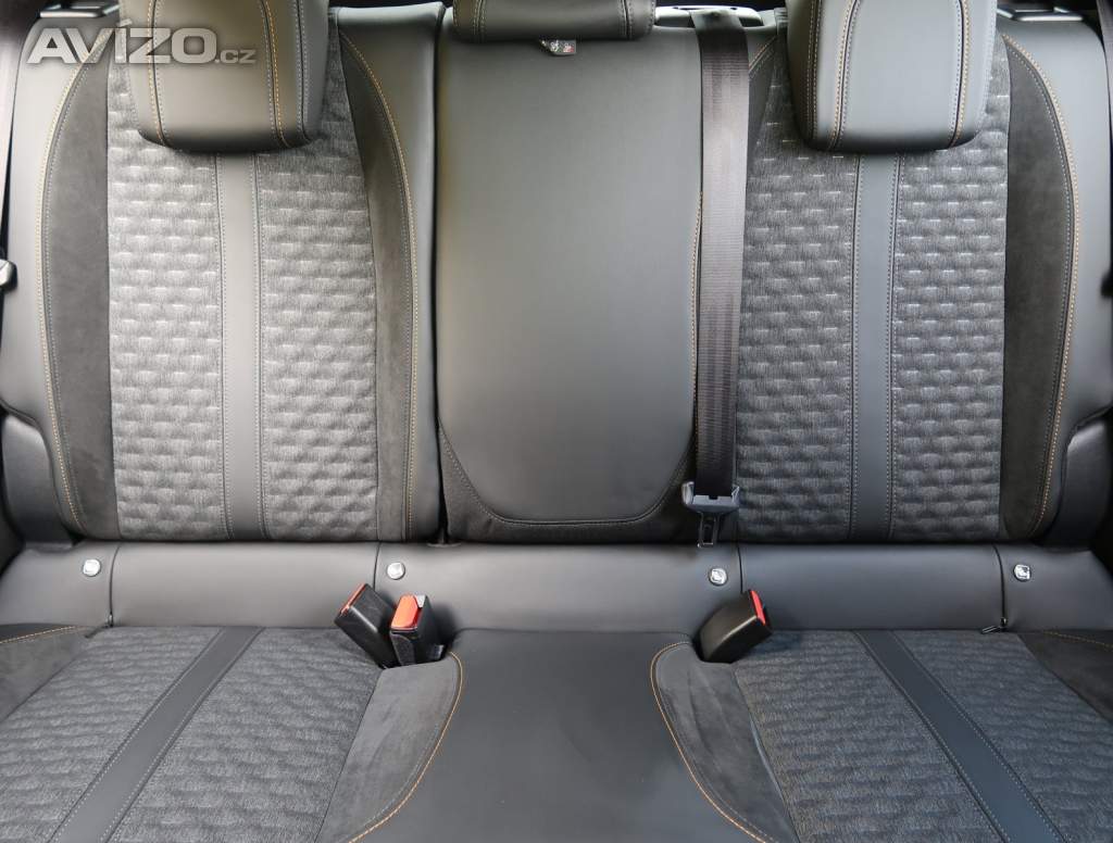 Foto inzerátu Peugeot e-2008 50 kWh