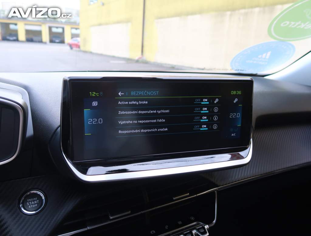 Foto inzerátu Peugeot e-2008 50 kWh