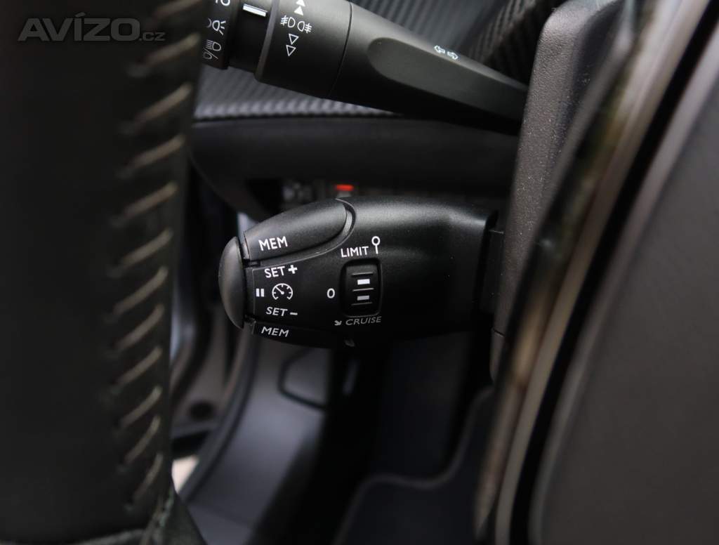 Foto inzerátu Peugeot e-2008 50 kWh