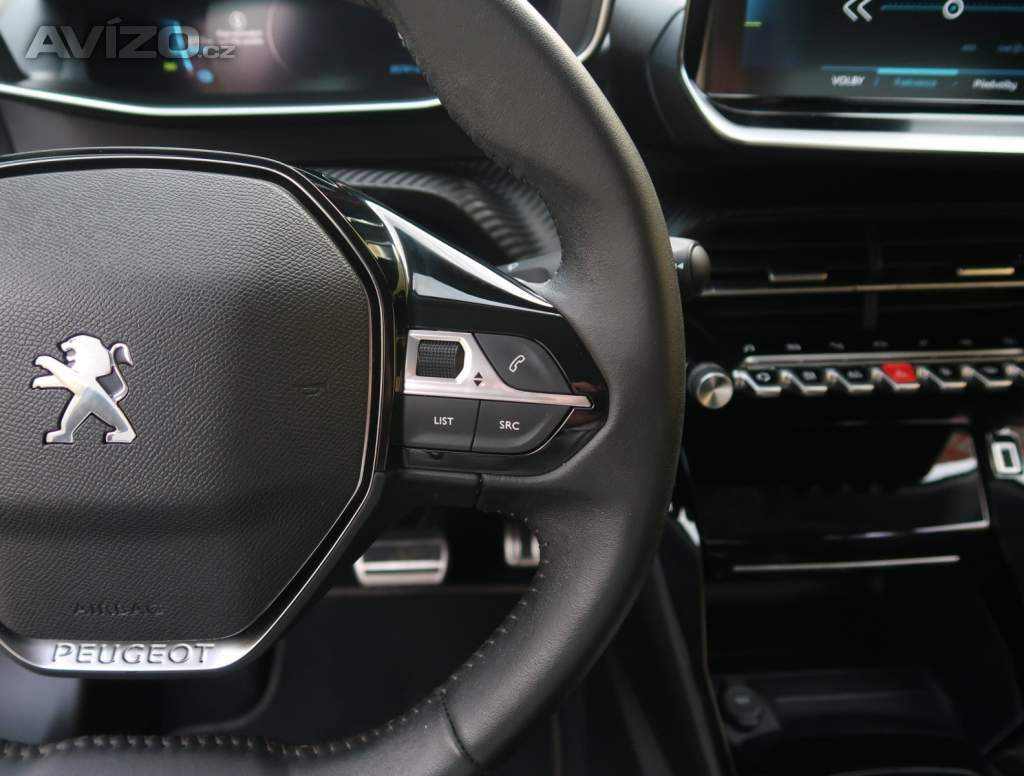 Foto inzerátu Peugeot e-2008 50 kWh