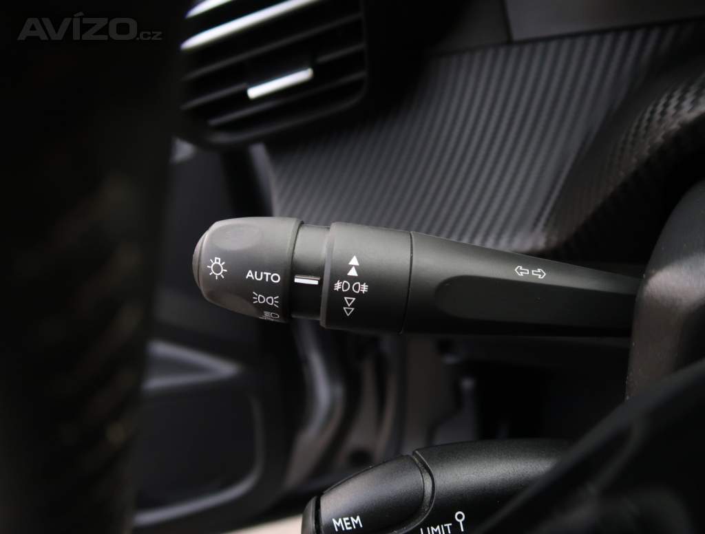 Foto inzerátu Peugeot e-2008 50 kWh