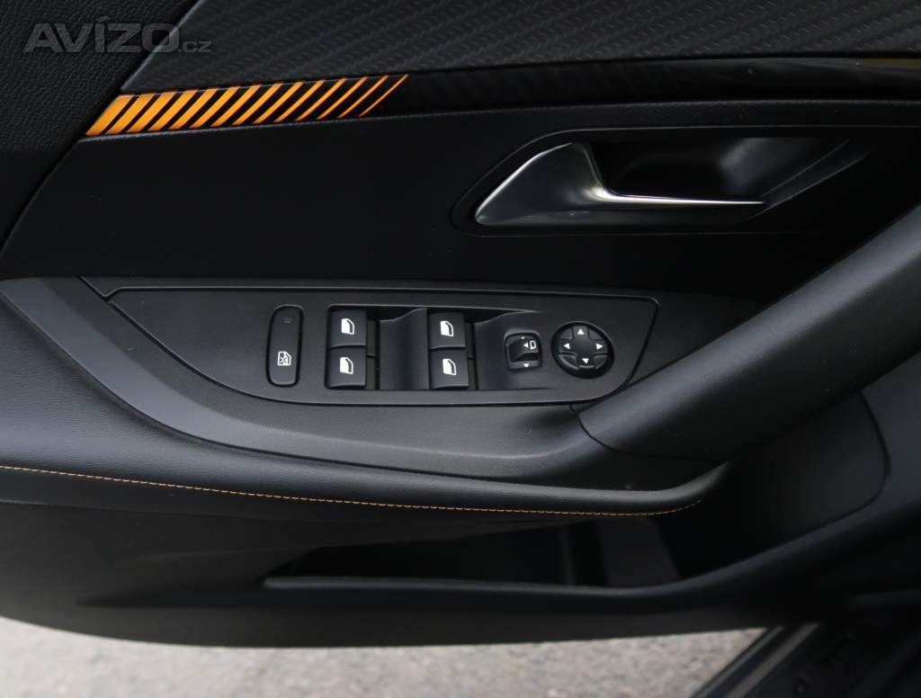 Foto inzerátu Peugeot e-2008 50 kWh