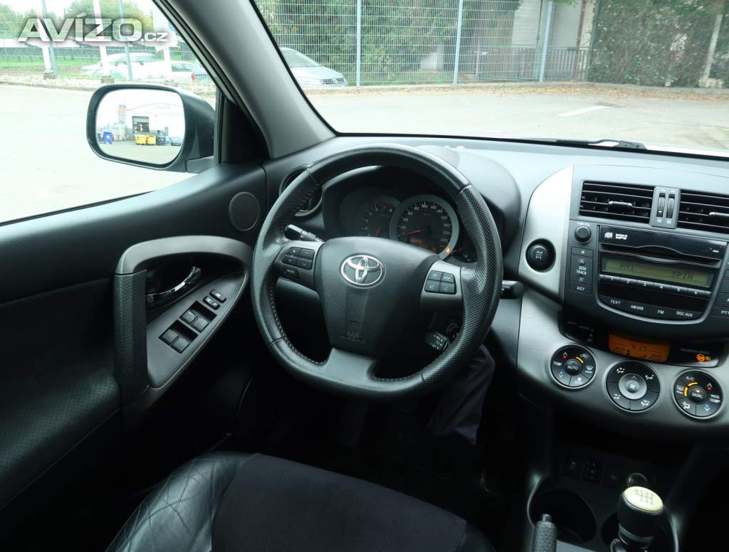 Foto inzerátu Toyota RAV 4 2.0 VVT-i