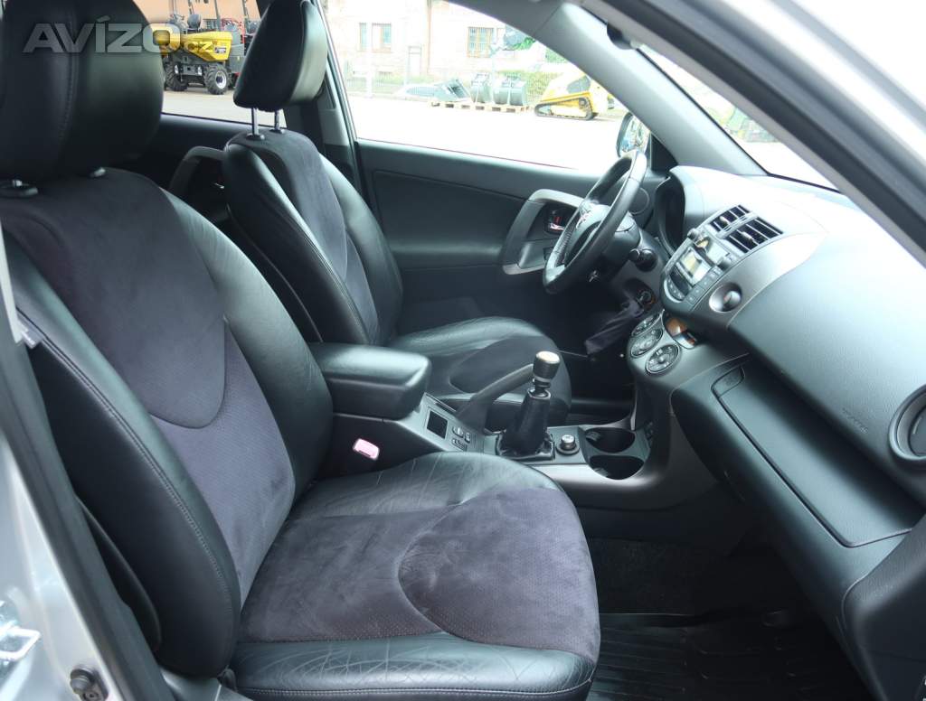 Foto inzerátu Toyota RAV 4 2.0 VVT-i