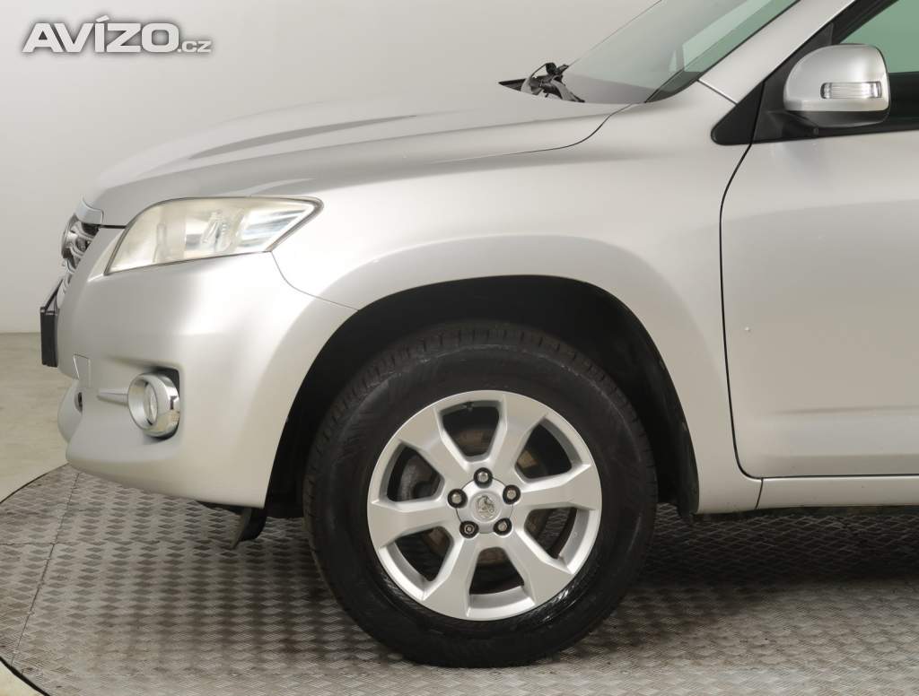 Foto inzerátu Toyota RAV 4 2.0 VVT-i