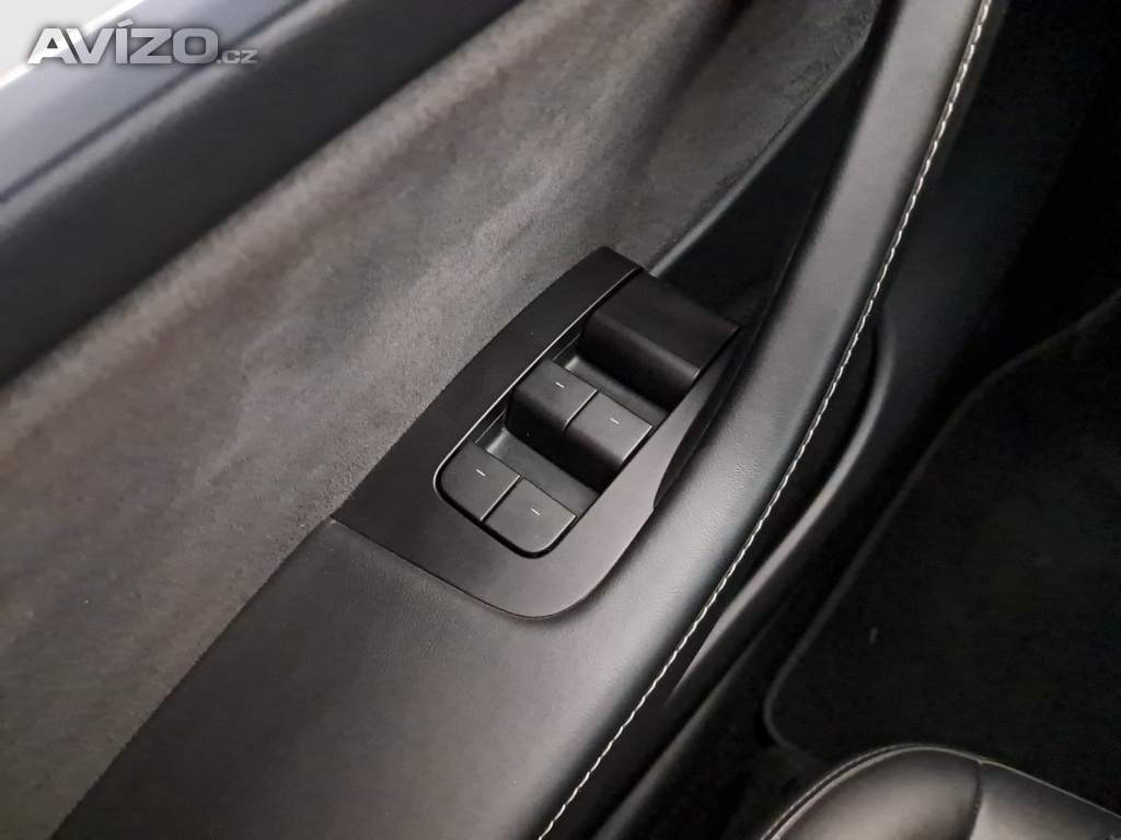 Foto inzerátu Tesla Model Y Long Range AWD 79kWh