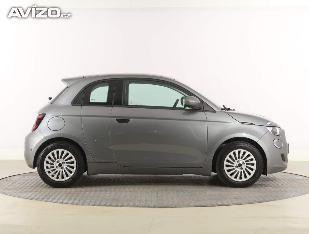 Foto inzerátu Fiat 500e 42 kWh