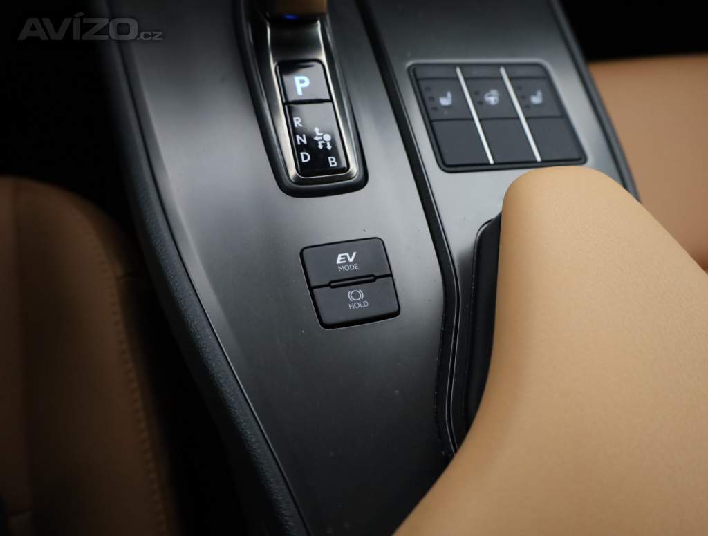 Foto inzerátu Lexus UX 300h